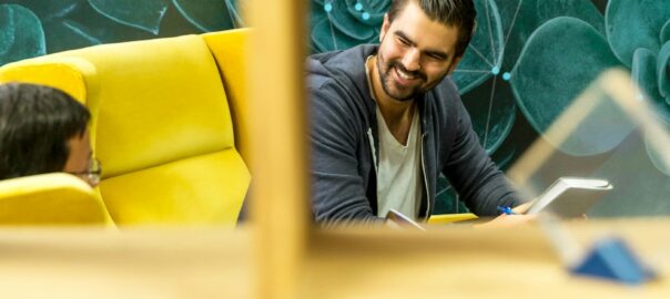 Comment les outils numériques basés sur l'IA transforment la formation continue des équipes dans les PME