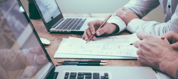 L'impact des outils numériques sur l'amélioration de la collaboration entre équipes commerciales et marketing dans les TPE/PME
