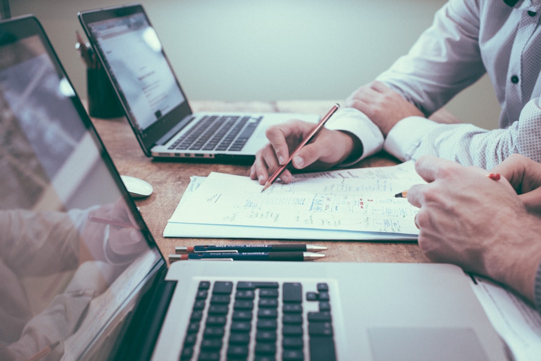 Utilisation d'un CRM en entreprise pour améliorer la collaboration entre équipes commerciales et marketing