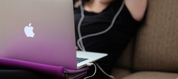 Les avantages des outils numériques immersifs (réalité virtuelle et augmentée) pour la formation des petites équipes dans les TPE/PME