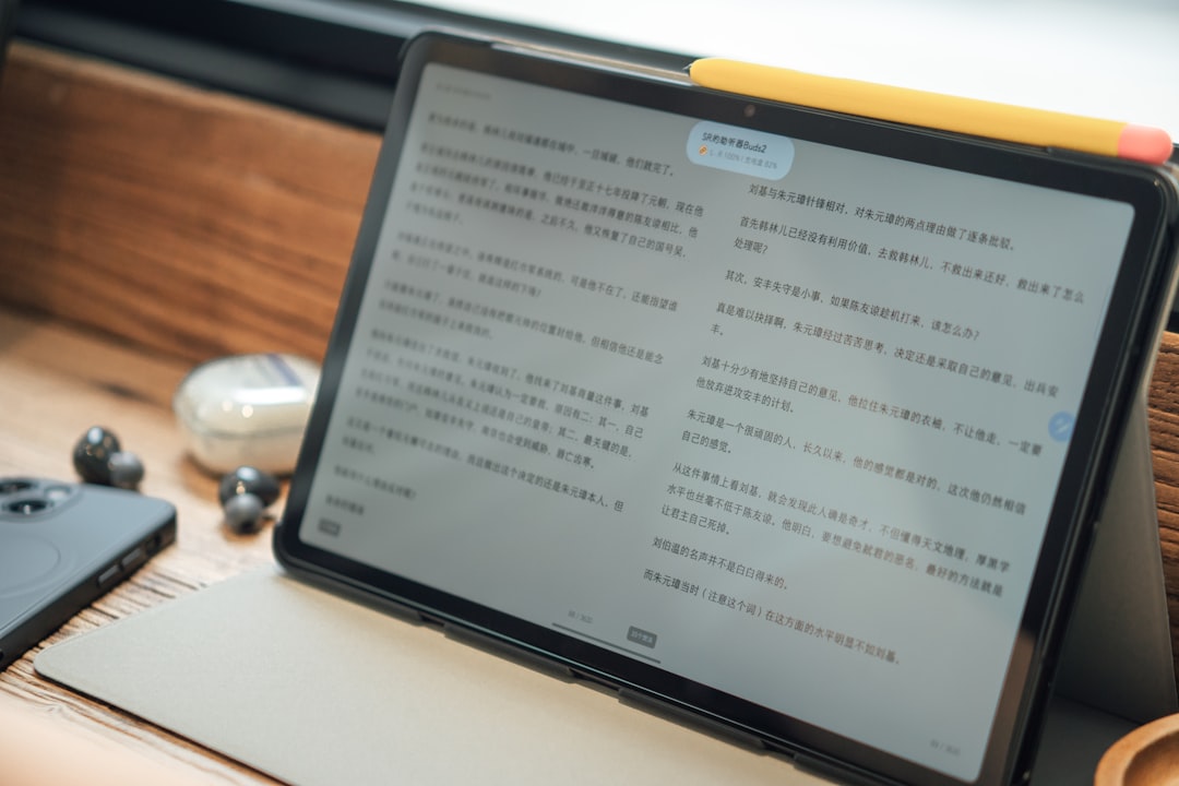 CRM montrant une séquence de relance automatisée avec alertes commerciales activées