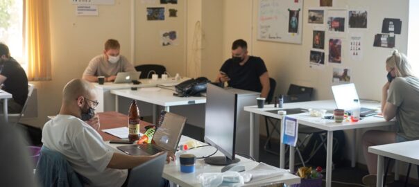 Comment les TPE/PME peuvent exploiter l'automatisation des emails pour optimiser la gestion des leads et améliorer leur taux de conversion