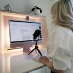 Comment les assistants virtuels boostés par l&rsquo;IA transforment la gestion des tâches quotidiennes dans les TPE/PME