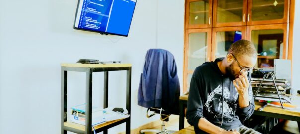 Comment les TPE/PME peuvent intégrer un assistant commercial virtuel basé sur l'IA pour améliorer leur réactivité et soulager les équipes