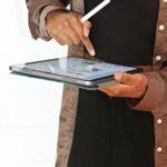 Comment l&rsquo;adoption d&rsquo;un CRM centré sur la mobilité transforme la gestion commerciale dans les petites entreprises