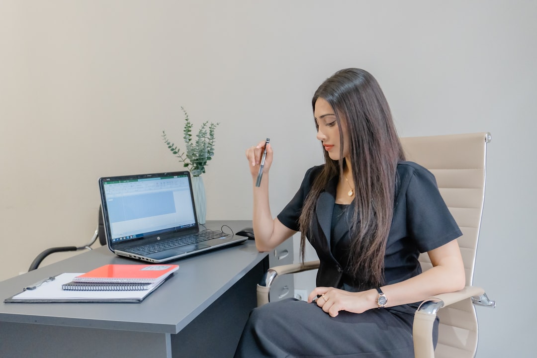 Interface d'un CRM vocal avec commande par reconnaissance vocale