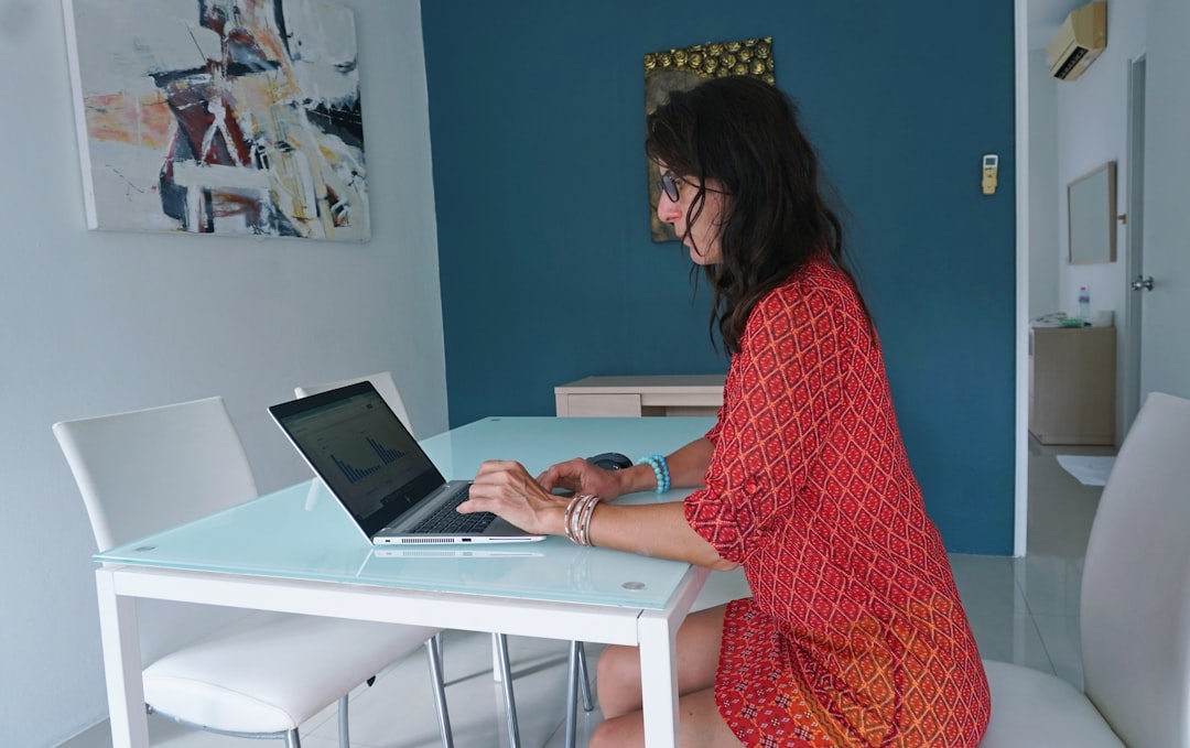 Equipe TPE structurant une base clients dans le CRM