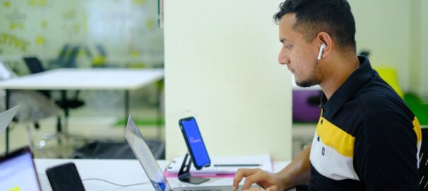 Comment les TPE/PME peuvent intégrer l'automatisation des relances de paiements pour améliorer leur trésorerie et la relation client